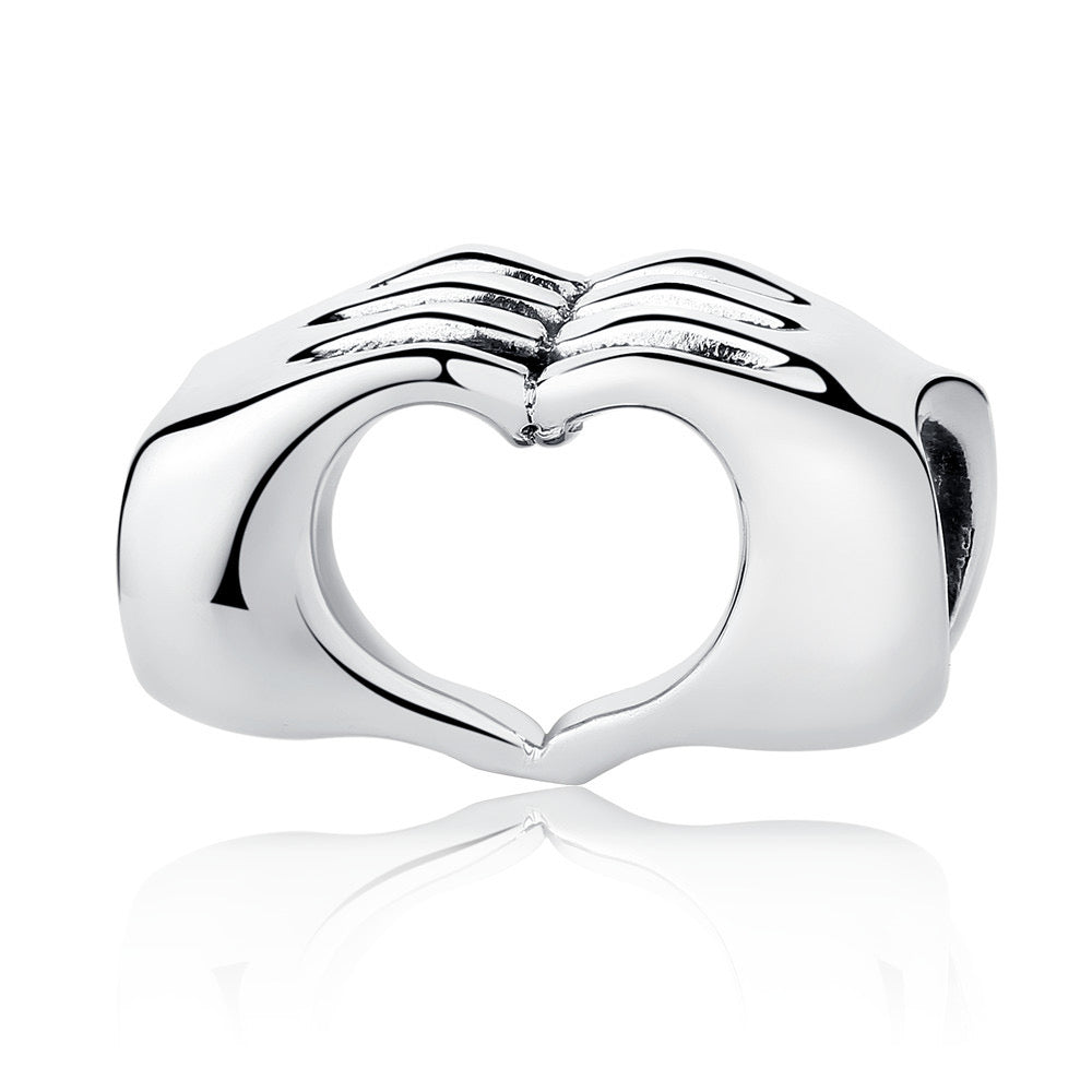 Charm Corazón con Manos